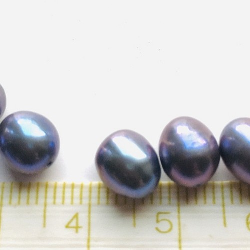 8 淡水真珠 レアカラー 8個 紺灰色に紫〜緑の干渉色 ややバロック卵型 ...