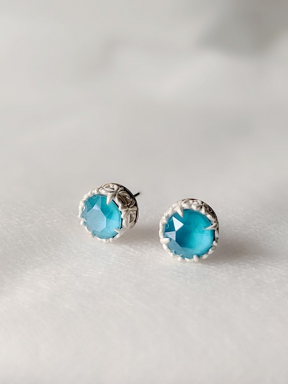 AZUR 藍色 * SWAROVSKI * 百合花鈦柱式耳環或耳環 第1張的照片