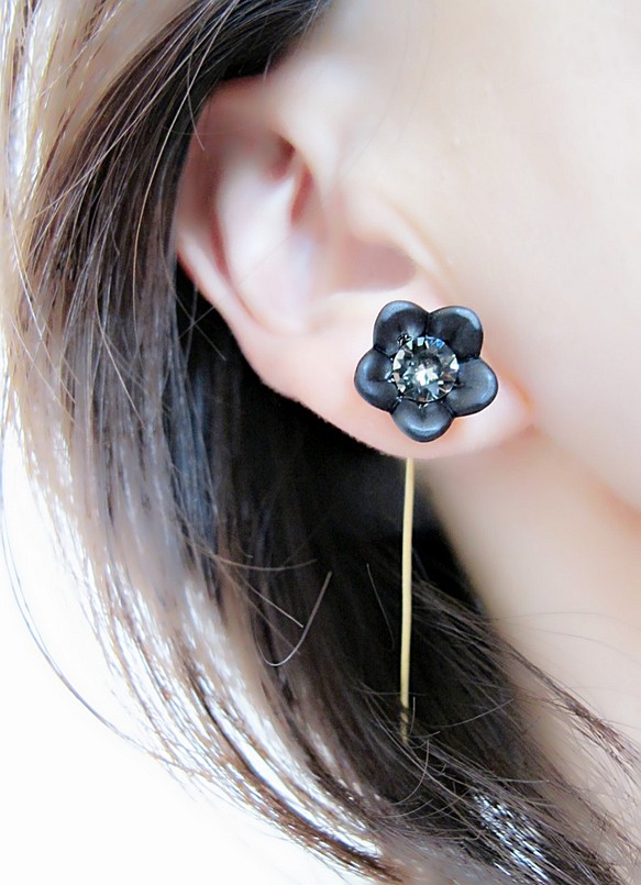 黑色鑽石×黑色花朵耳環 第1張的照片