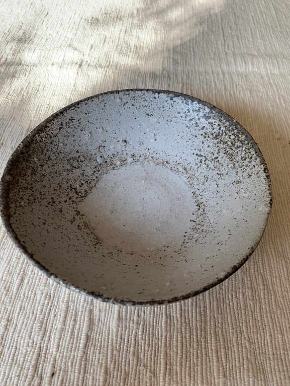 かなりユニークな陶器の風合いの鉢 1枚目の画像