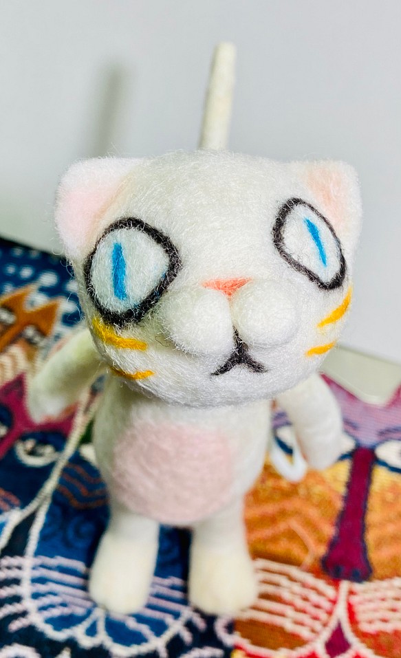 羊毛フェルト 白猫ちゃんの人形 1枚目の画像