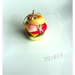 大ぶり トロピカルハンバーガーのピアス２(片耳のみ)
夏 フェイクフード ミニチュアフード 個性的 1枚目の画像