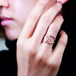 [1.6mm] [silver925] 互相擁抱♡“伴侶戒指”打結愛情戒指/小指護身符戒指 第1張的照片