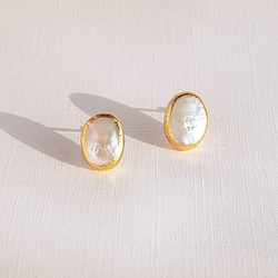 [ピアス]金箔パール／ classic oval pearl／受注生産 1枚目の画像
