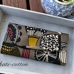 ■　受注製作！キノコ柄の　北欧風　軽い長財布！　茶系 1枚目の画像