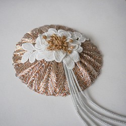 白い花のヘッドドレス 1枚目の画像
