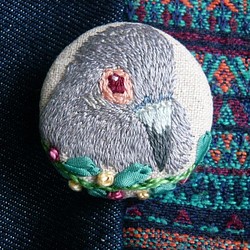刺繍　　ウスユキバト　薄雪鳩　ブローチ　鳥 1枚目の画像