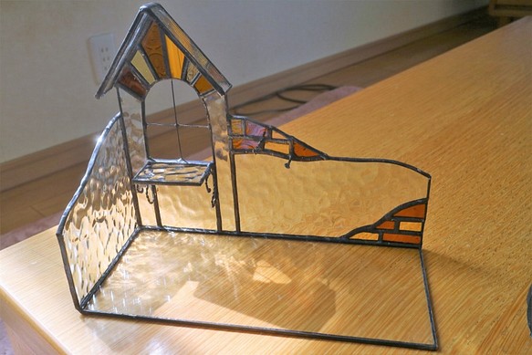ステンドグラス・ハウス型ディスプレイボックス 1枚目の画像