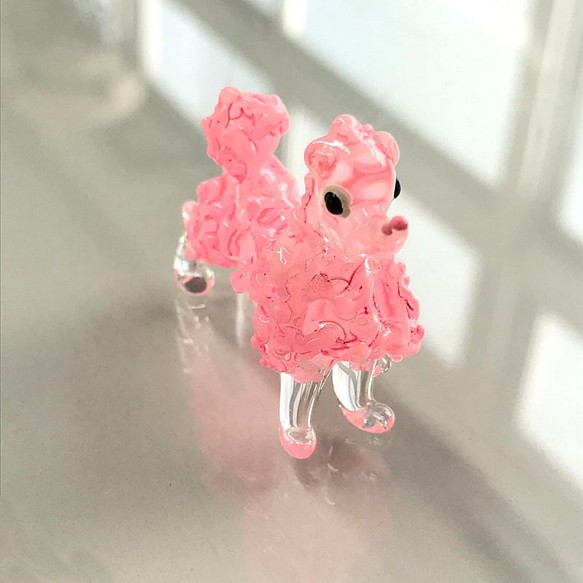 ミニチュアガラス　ミニチュアわんちゃんE　ピンク　１体　　インテリア　パーツ　１点１点職人の手作り作品 1枚目の画像
