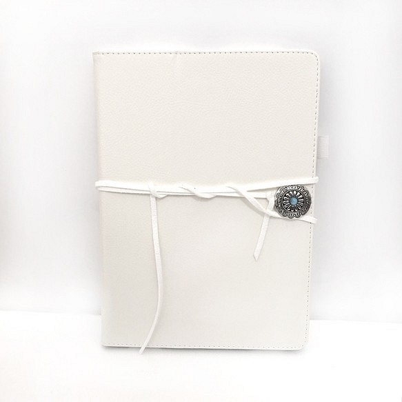 iPad筆記本型保護套，帶concho白色pajour 第1張的照片