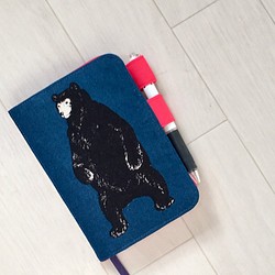 手帳カバー（A6・ほぼ日手帳オリジナル・文庫本 対応）バタフライホルダー付き 〈bear blue3 〉 1枚目の画像