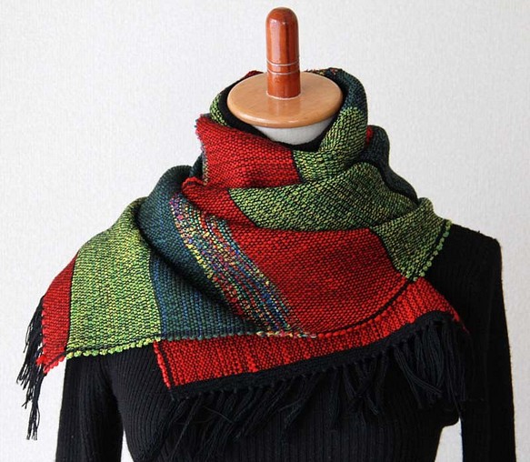 個性的なウール手織りマフラー　グリーンレッド縞　秋冬カラー/プレゼント 1枚目の画像