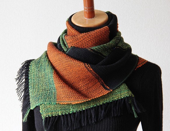スタイリッシュで個性的なウール手織りマフラー　グリーンオレンジ縞/プレゼント 1枚目の画像