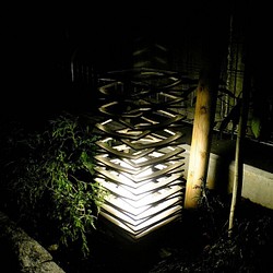 ステンレス彫刻「ZA」(ざ)　ガーデンライトなど照明としてもいかがでしょうか（受注後制作） 1枚目の画像