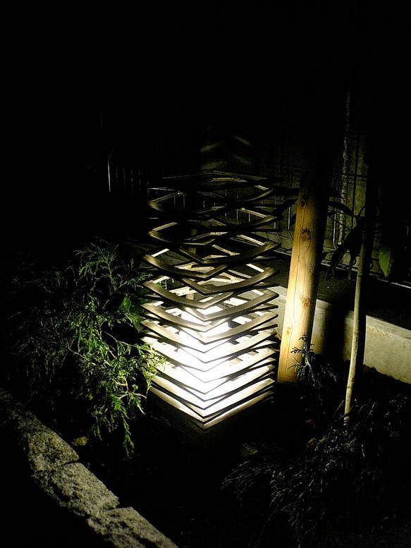 ステンレス彫刻「ZA」(ざ)　ガーデンライトなど照明としてもいかがでしょうか（受注後制作） 1枚目の画像