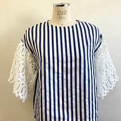 促銷價 ★ 可愛蕾絲 ❤️ 條紋圖案喇叭蕾絲袖襯衫 白色海軍藍（L - LL 均碼） 第1張的照片