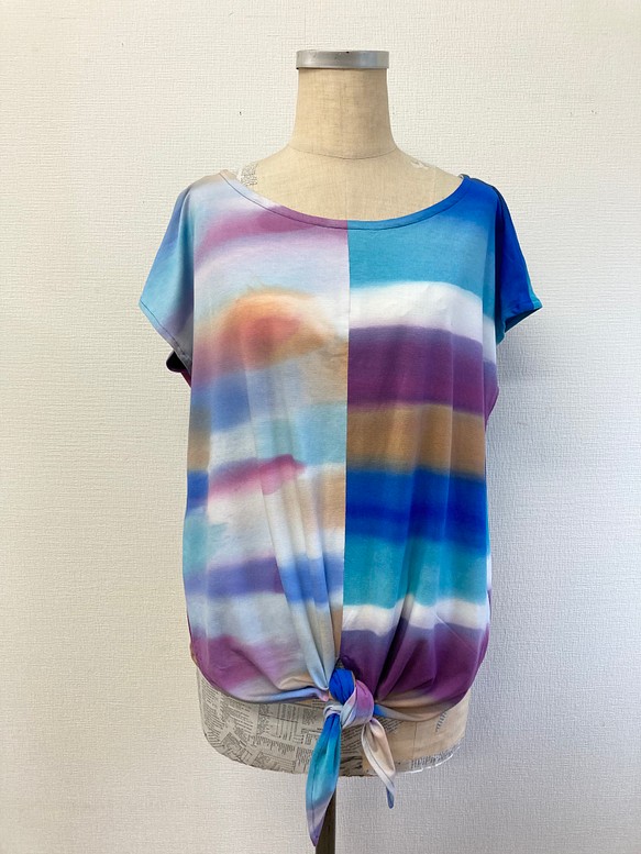 セール価格★手染め風❤️ボーダー柄前リボンのTシャツ　青紫（サイズフリー  M〜L） 1枚目の画像