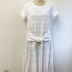 促銷價白色正面緞帶純棉蕾絲婚紗（L 碼） 第1張的照片