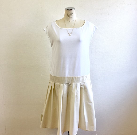 銷售價格★裝束禮服❤️T恤和百褶裙式連衣裙白色米色（免費L〜LL） 第1張的照片