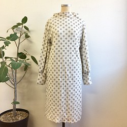 促銷價❤️ 瓶頸柔軟針織連衣裙 2 層帶襯裡 米白色（無尺寸 M ~ L） 第1張的照片