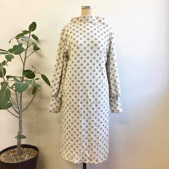促銷價❤️ 瓶頸柔軟針織連衣裙 2 層帶襯裡 米白色（無尺寸 M ~ L） 第1張的照片