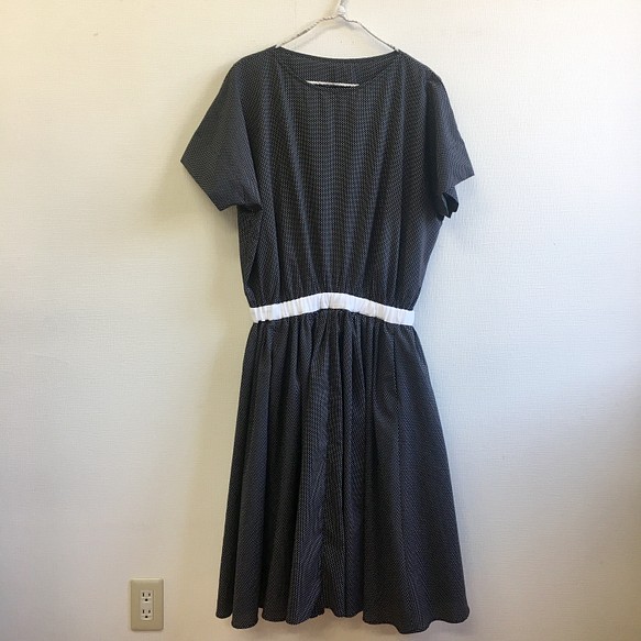促銷價 ★ 復古圓點花紋 ❤️ Dolman 袖棉質連衣裙 黑色（尺碼不限 M ~ L） 第1張的照片