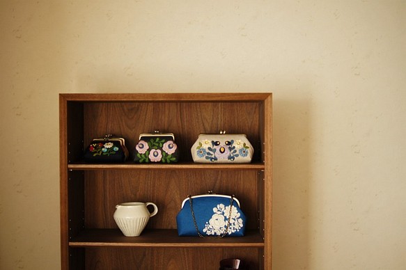 シルクウール　チャコールグレイ　花刺繍 　小さめバッグ　ポシェット 1枚目の画像