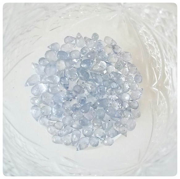宝石質  非加熱ブルーサファイア  小粒ﾄﾞﾛｯﾌﾟﾌﾞﾘｵﾚｯﾄｶｯﾄ 1枚目の画像