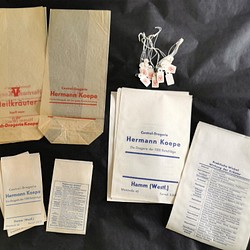 【再入荷】BRD ヴィンテージ/ ドイツ薬局袋30枚＆小さな値札20枚 1枚目の画像