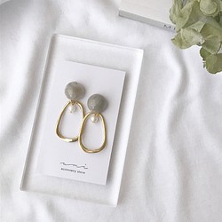 gray × gold foop　pierce / earring 1枚目の画像