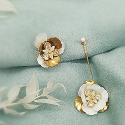 一朵單純淨白的花clip earring~可訂製穿式耳環 第1張的照片