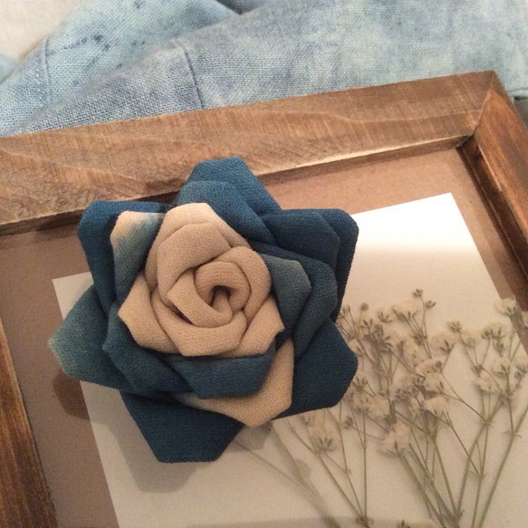 藍染つまみ細工薔薇②コサージュ&髪飾り 1枚目の画像