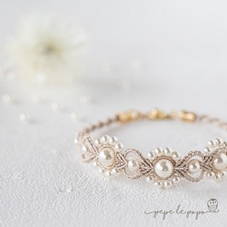 “施華洛世奇珍珠和絲綢”花朵x心形蕾絲花邊編織手鍊（米色/奶油玫瑰色） 第1張的照片