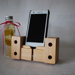 手帳型ケース対応木製（ヒノキ材）スマホスタンド・スピーカー（縦置き型） 1枚目の画像