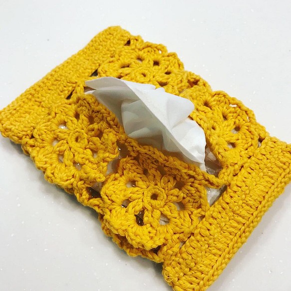 かぎ針編みモチーフのポケットティッシュケース 1枚目の画像