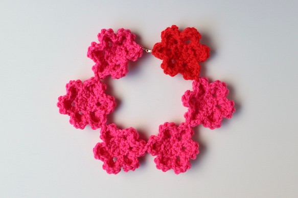Creema限定　毛糸のお花のくびかざり(ピンク) 1枚目の画像