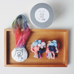 Creema限定　毛糸の花束のピアスと柴犬モチーフとプラケースのセット 1枚目の画像