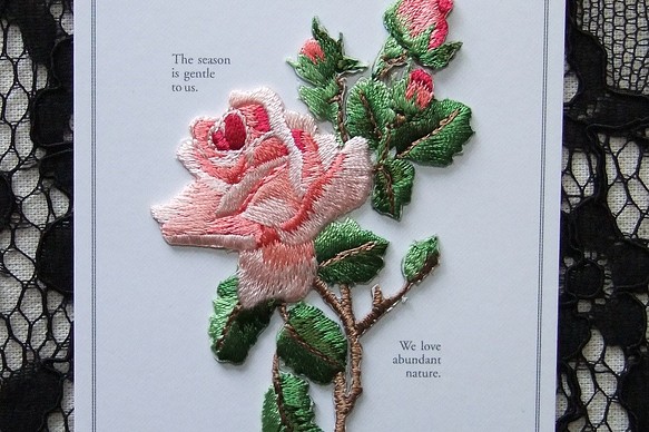 お花の刺繍ワッペン（ピンク） 1枚目の画像