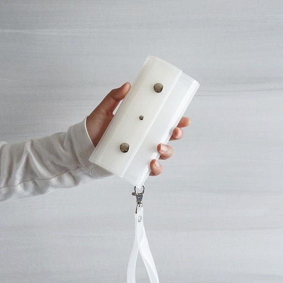 『スケルトン』ミルクホワイト　クリアiPhoneケース　PVC透明手帳型スマートフォンケース 1枚目の画像