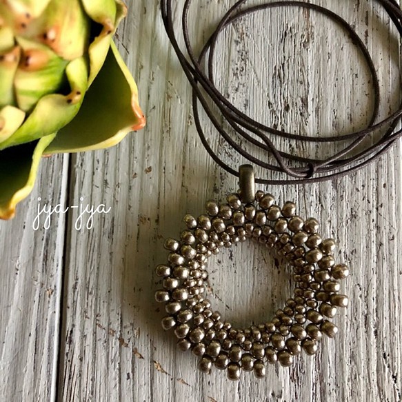 【新色】circle beads necklace - 燻しシルバー　Φ4.8cm 1枚目の画像