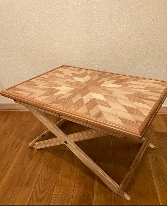 オルテガ柄　折り畳みテーブル