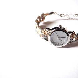 水引アクセサリー ［シルバー×ベージュ］ 腕時計 ブレスレットタイプ 1枚目の画像