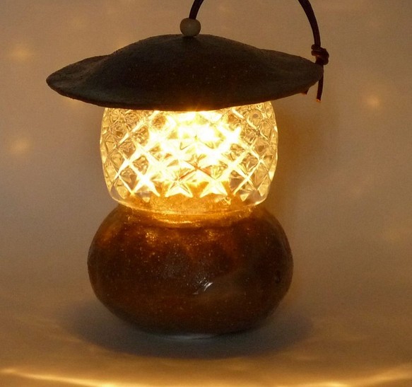 陶器のキャンドルライト風LED灯り・丸い灯篭 1枚目の画像