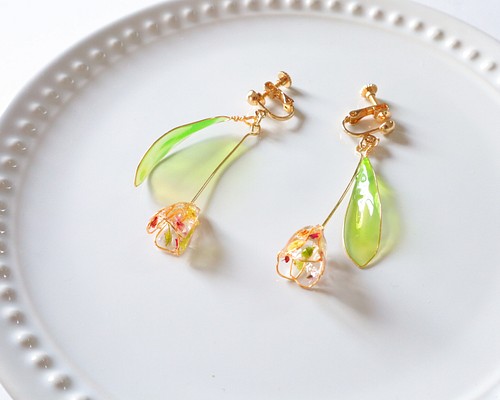 押し花マニキュアフラワーのチューリップイヤリング/ピアス クリア