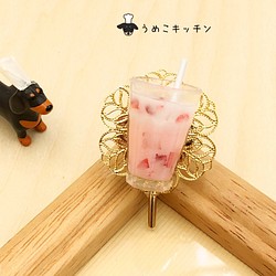 【ポニーフック】苺ミルク　ミニチュアフード 1枚目の画像