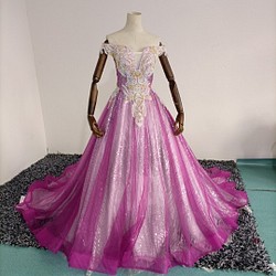 オフショル カラードレス 紫 プリンセスライン キラキラグリッターチュール 憧れのドレス 結婚式/披露宴/挙式 - ドレス