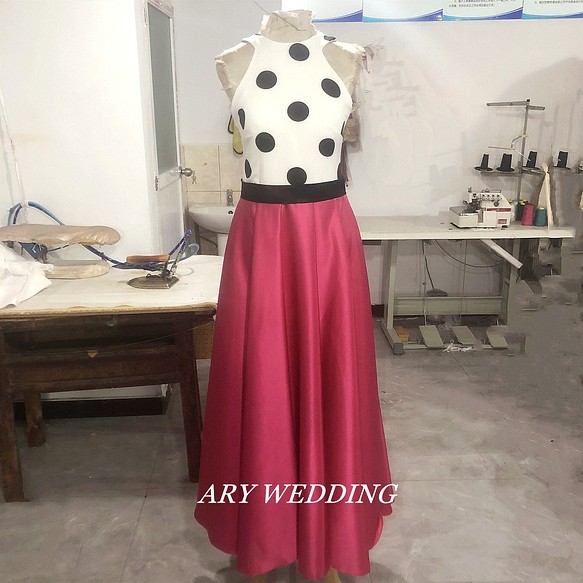 ショッキングピンクカラードレス 可愛いドット柄ワンピース 高級サテンボリュームスカート お色直し オーダーメイド