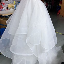 婚紗 修身款緞面歐根紗獨立連衣裙 柔軟歐根紗半身裙 第1張的照片