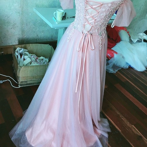ウエディングドレス ピンク系カラードレス ミニトレーン ロング丈 オフ 