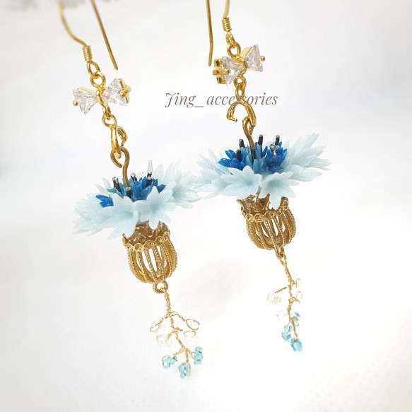 【Jing accessories】花朵耳環 矢車菊耳環(藍色) 樹脂黏土 黃銅 飾品 新娘造型 耳夾耳環 耳勾耳環 第1張的照片